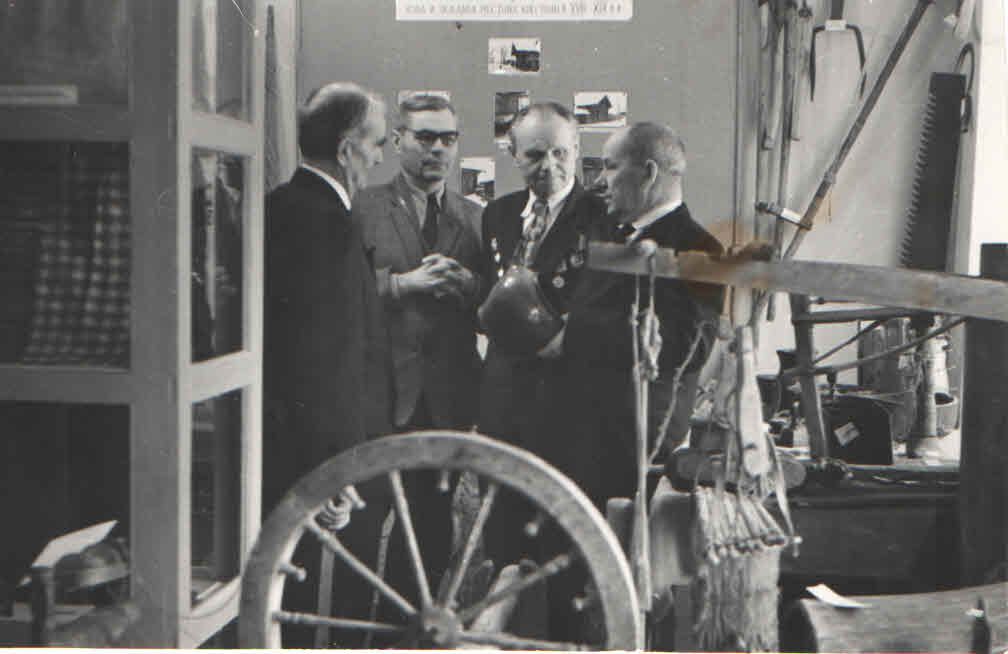 6 В экспозиции народного краеведческого музея. 1964 г..jpg